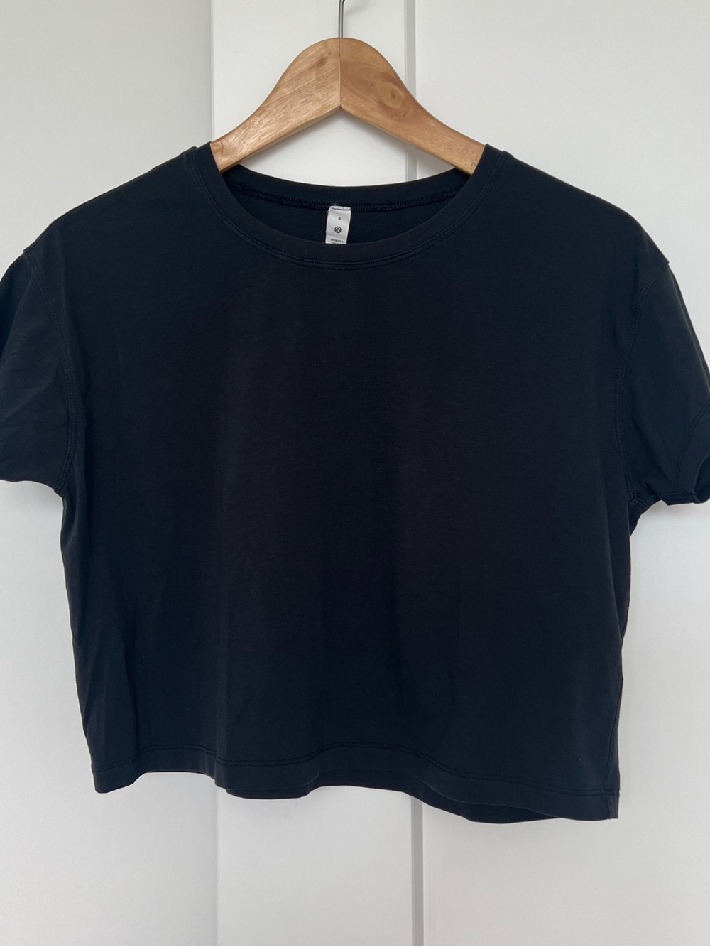 Lululemon Cates Black Cropped Workout TShirt Relaxed Loose Fit Soft Size 4